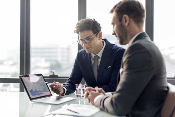 Franchises services entreprises : réseaux B2B et budgets à prévoir